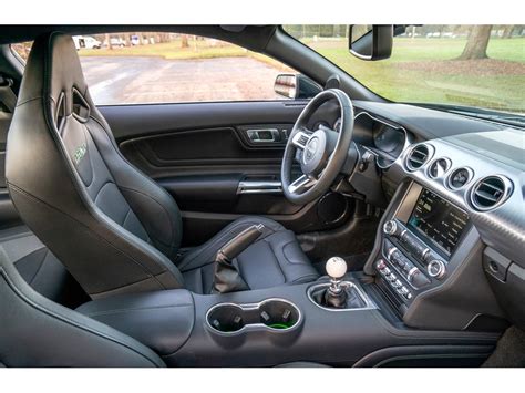 2019 Ford Mustang: 123 Interior Photos | U.S. News