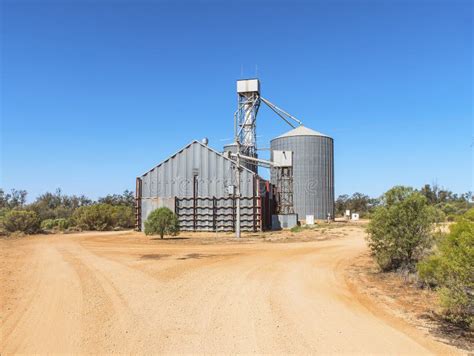 Silo Para O Armazenamento Do Milho Imagem De Stock Imagem De Metal