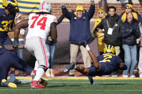 No 3 Michigan Beats No 2 Ohio State 30 24 For 3rd Straight Win In