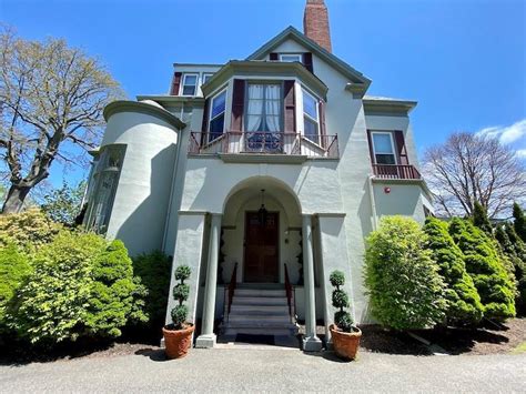 96 Rhode Island Ave Unit 2, Newport, RI 02840 - Room for Rent in ...