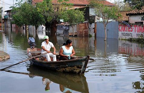 140 Mil Evacuados Por Inundaciones En Sudamérica José Cárdenas