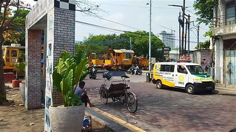 Palang Pintu Perlintasan Kereta Api Jl Layur Semarang Kereta Mtt