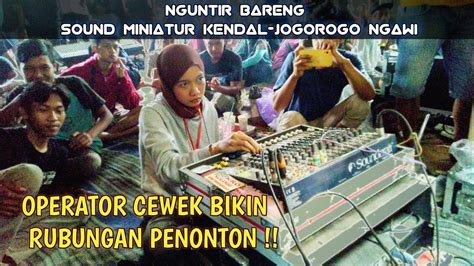 Operator Sound Cewek Cantik Skill Balap Acara Nguntir Bareng Miniatur