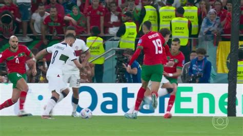 Volante do Marrocos destaca festa árabe no estádio após classificação