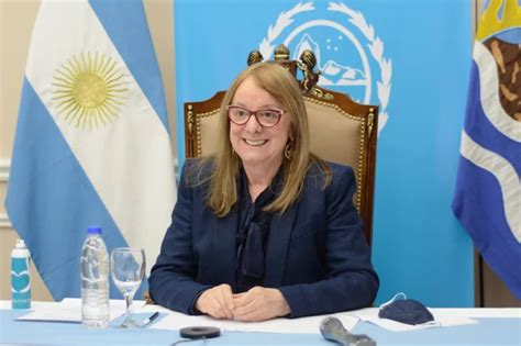 Alicia Kirchner participó de la entrega de cinco viviendas del Procrear