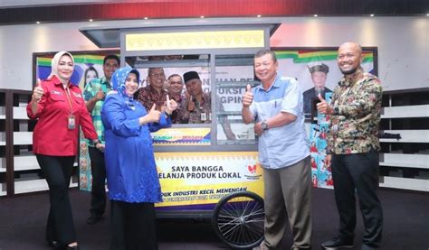 Pedagang Bahagia Dapat Bantuan Gerobak Berkualitas Dari Wako Rahma