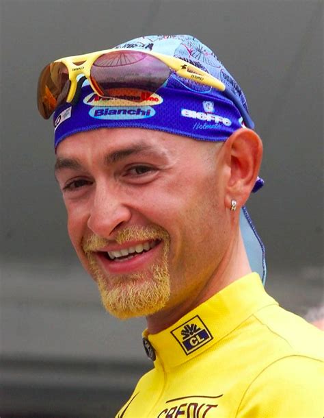 Pantani Un Semidio Sui Pedali 17 Anni Fa La Strana Morte Del Pirata