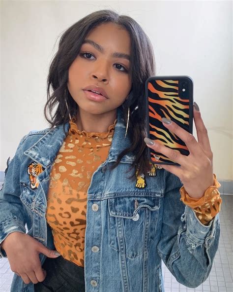 Pin On Education Navia Robinson Disney Actresses Famous Clothes