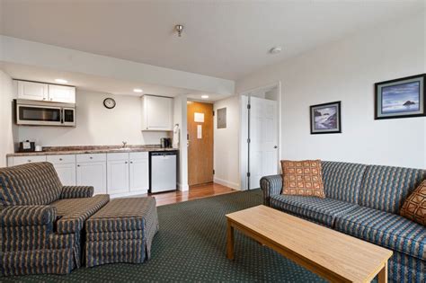 Charlevoix Inn and Suites - Michigan Vacation Destinations