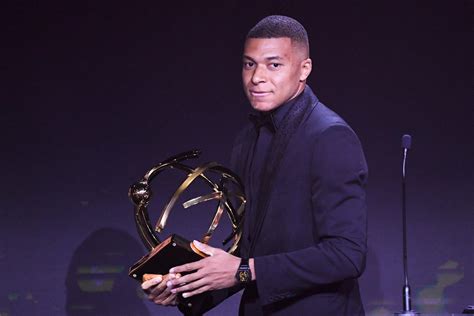 Trophées Unfp Encore Sacré Mbappé Fait Ses Adieux à La Ligue 1 Et Passe Quelques Messages