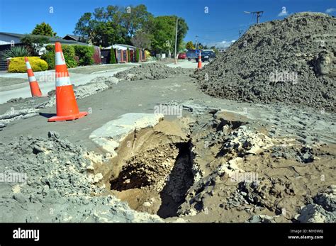 Liquefaction Earthquake Hi Res Stock Photography And Images Alamy