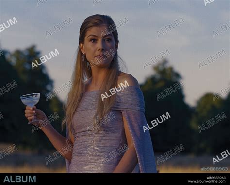 ROSAMUND PIKE In SALTBURN 2023 Directed By EMERALD FENNELL Copyright