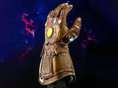 Marvel Avengers Endgame Infinity Gauntlet Light Up Replica Endgame Hot Toys ToyWiz