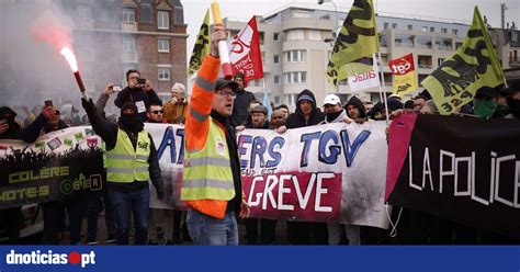 Manifestantes Bloqueiam Esta O De Comboios Em Paris Protestos