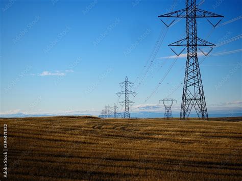 high voltage electric transmission lines in eastern Oregon Stock Photo ...