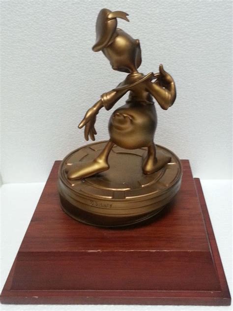 DISNEY - DONALD DUCK BRONZE STATUE - CAST MEMBER ~ 40 YEAR SERVICE ...