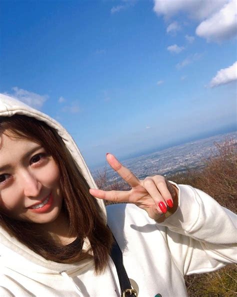 奥村美香さんのインスタグラム写真 奥村美香instagram「趣味山登り W今回の山は標高757mだったから、かなり楽でした😬 ただ、久しぶりに運動したから筋肉痛ヤバい急な