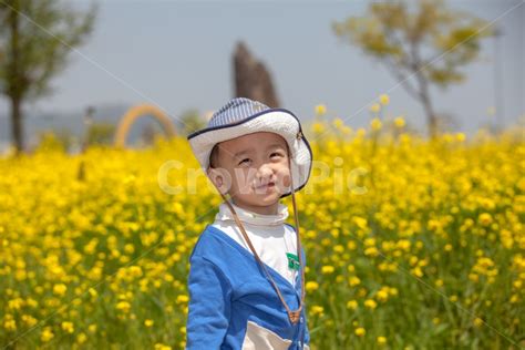 사진 남자아이 눈웃음 실외 상반신 사진 이미지 일러스트 캘리그라피 원조둥이작가