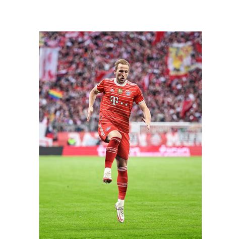 Harry Kane Backpack StudentPack - Harry Kane FC Bayern Munich Jumping ...