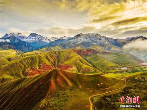 Schöne Herbstlandschaft In Der Qilian Steppecn