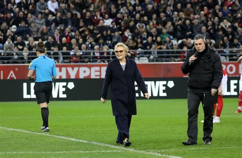 Photo L Actrice Et Humoriste Muriel Robin Donne Le Coup D Envoi La