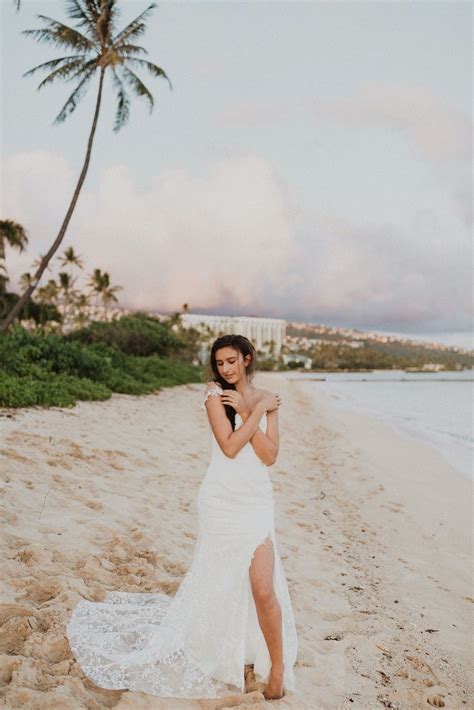 Hawaii Bride Beach Wedding Dress Inspiration In 2021 Hawaii Wedding