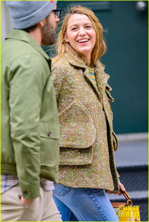 Blake Lively & Ryan Reynolds Look So In Love During Walk in NYC: Photo 4984770 | Blake Lively ...