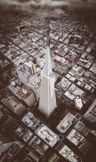 Free Photo | Iconic transamerica pyramid building in san francisco downtown