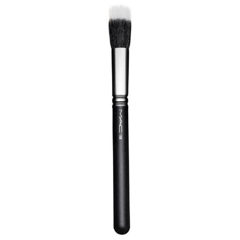 MAC 188 Small Duo Fibre Face Brush LOOKFANTASTIC