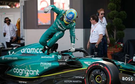 予選を2番手で終えてクルマから飛び降りるフェルナンド・アロンソ（アストンマーチン）、2023年5月27日f1モナコgp Formula1