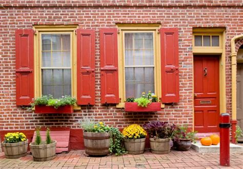 12 Front Door Colors For Orange Brick Homes