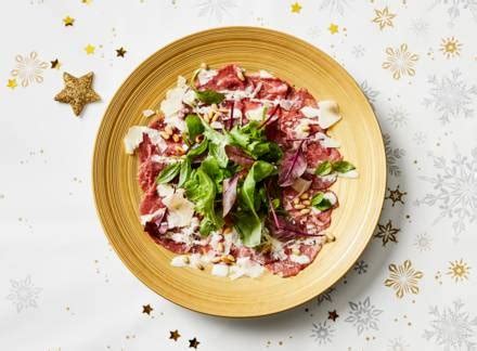 Carpaccio Met Frisse Salade Recept Allerhande Albert Heijn