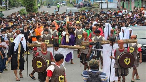 Tablo Penyaliban Yesus Pada Jumat Agung Oleh Omk Imanuel Sanggeng