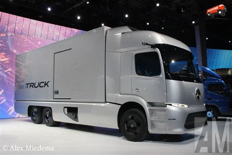 Small Series Mercedes Benz Urban Etruck With Electric Drive Starts In