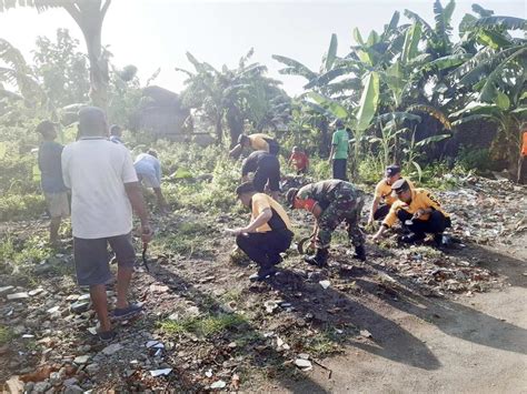 Bulan Bhakti Gotong Royong Anggota Koramil Madiun Bersama Masyarakat