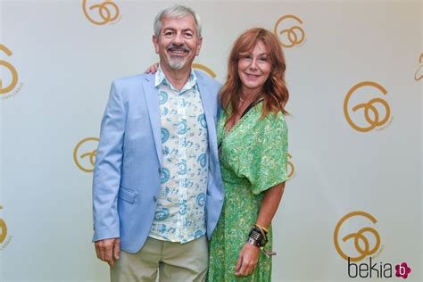 Carlos Sobera y su mujer en el cumpleaños de El Turronero Foto en