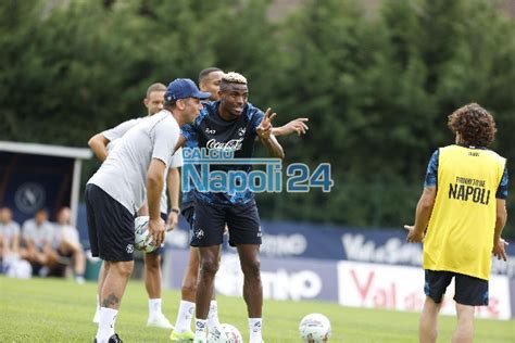 Osimhen Mario Rui Show Che Risate Si Sfidano In Allenamento