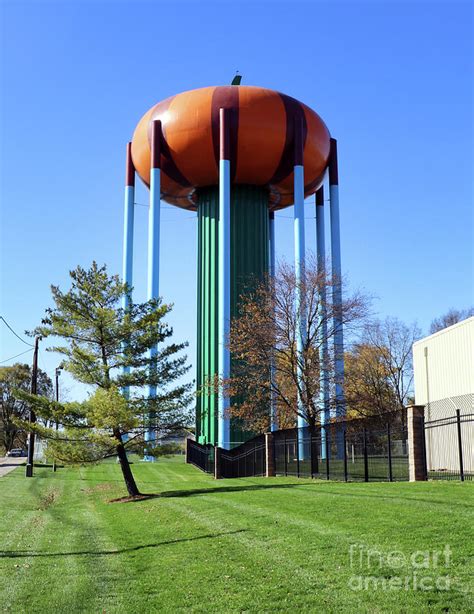 Circleville Ohio Pumpkin Water Tower 5026 By Jack Schultz