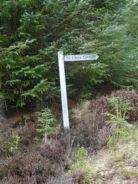 Sign To Cairn Cattoch © Anne Burgess Cc By Sa20 Geograph Britain