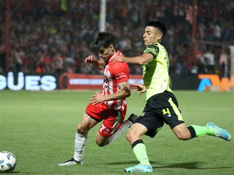 Instituto lo buscó por todos lados pero no pudo con Barracas Central