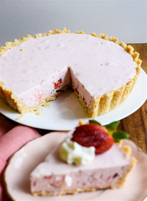 Facilísimo pastel cremoso de fresas sin cocción Torta de frutas