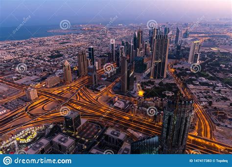 Escena C Ntrica De La Noche De Dubai Con Las Luces De La Ciudad Imagen