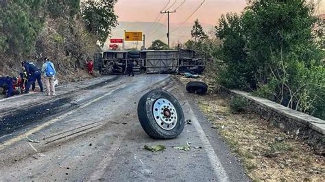 Pierden La Vida Peregrinos En Volcadura De Autob S En Malinalco