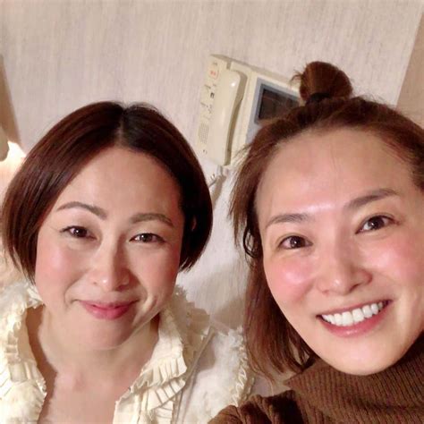 倉本康子さんのインスタグラム写真 倉本康子instagram 「🌟 加工無しのスッピン！ ツヤツヤでフクフクして ピンク色の肌！ エステ後なのですー😆 お隣りに写ってもらった エリーさん