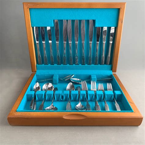 Viners Vintage Chelsea Cutlery For Silver Plated Version For Sale In