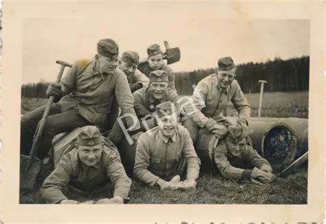 FOTO WK II Wehrmacht 10 Panzerdivision Soldaten Arbeiter Pause