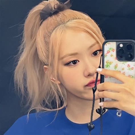 Pin By 𝐍𝐝𝐚𝐧🧸 On Original • Blackpink Rosé Pfp Rose Icon Black Pink