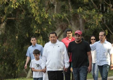 Chávez Reaparece En Familia