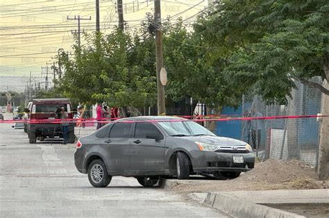 Ultiman A Una Mujer Saliendo De Su Casa