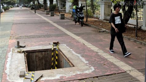 Warga Keluhkan Lubang Di Pedestrian Casablanca Belum Diperbaiki